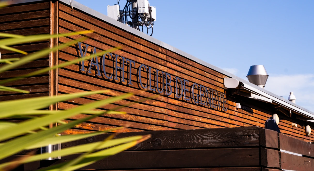 la tour carrée, endroit typique pour déguster une fondue à genève